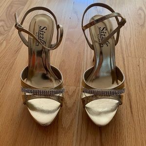 Sizzle high heel size 6.5 Gold